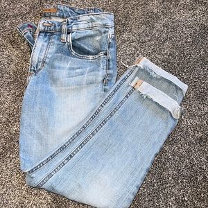 Joe’s Jeans The Billie Crop boyfriend slim crop.